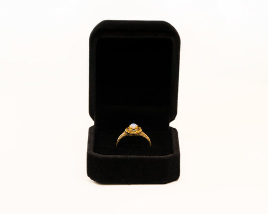 Vintage Style Opal Ring in 14K Gold